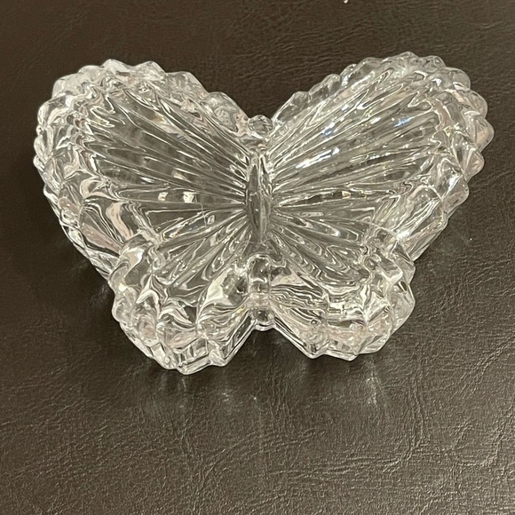 Stunning Butterfly Shaped Cut Crystal Glass Trinket Dish With Lid. EUC - Picture 1 of 8